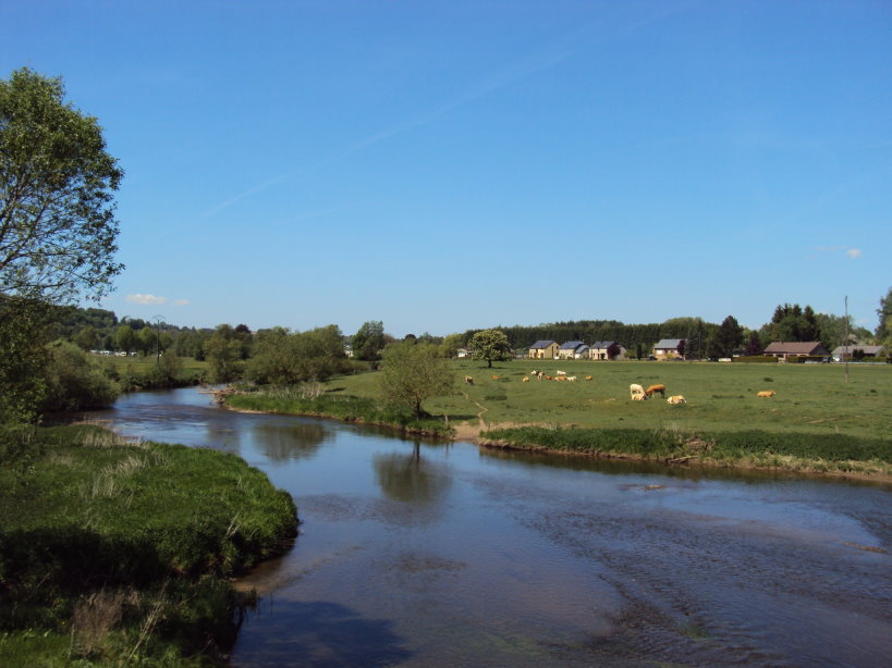 mouzon entre meuse et chier1974.jpg